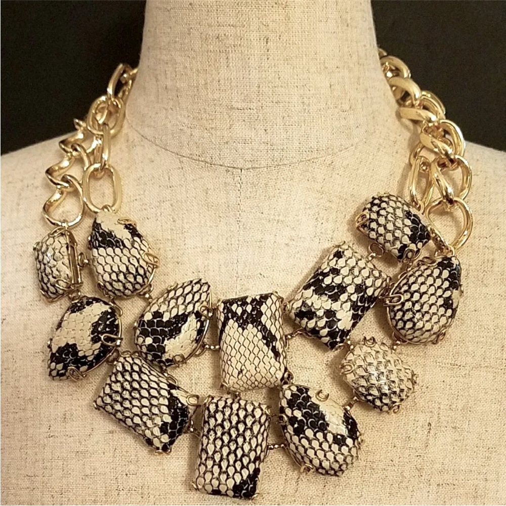 BCBG MAXAZRIA ABSTRACT
STONE STATEMENT